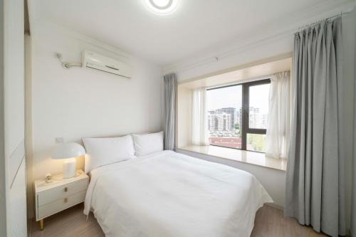Tyms 2BR APT Xujiahui Dacheng Residence