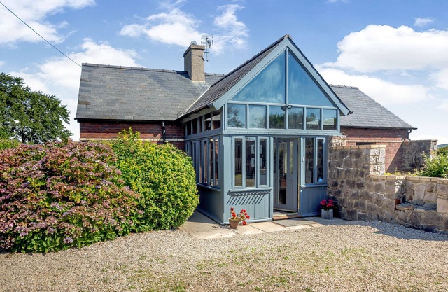 TYN MORFA, pet friendly, country holiday cottage in Aberdaron