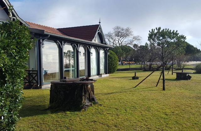 Typical Arcachonnaise villa, ideal for holidays with family or friends.
