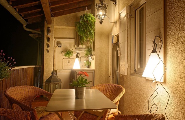 Typical Arlesian House with Terrace and Garage