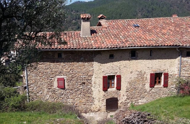 Typical Cevennes house for people with mountain view