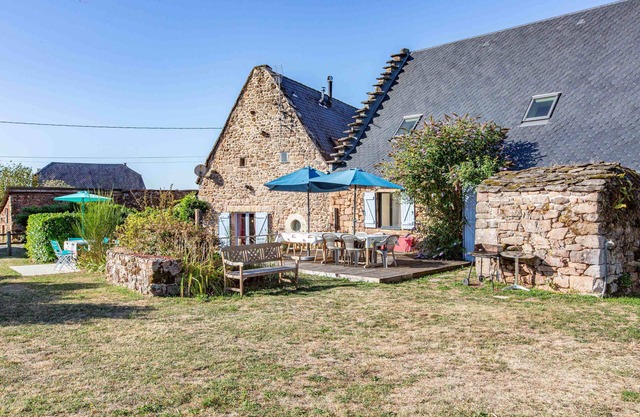 Typical Corrèze barn in stone in a preserved nature