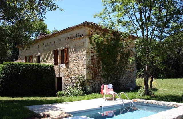* Typical detached house with swimming pool and garden LA CHEVALIERE *