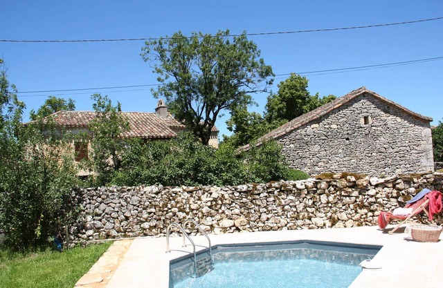 *Typical detached house with swimming pool and garden LA TUILE A LOUPS*