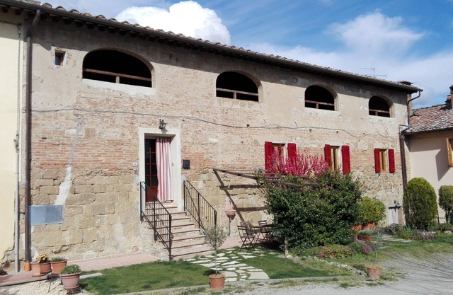 Typical dwelling in the heart of the Tuscany between FLORENCE and SIENA