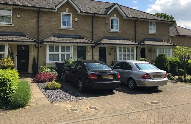 Typical English house with private sunny garden close to central London