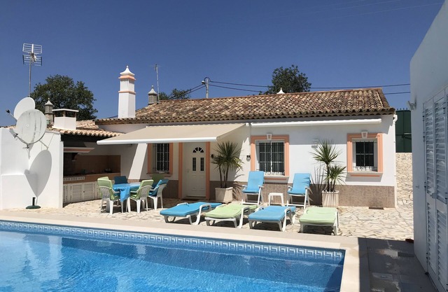 Typical house with private pool to rest in the authentic Algarve - Free wifi