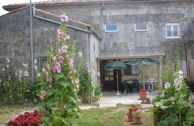 Typical quiet 'charentaise' house in the countryside