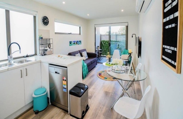 U101 Brunswick Living First Flor Balcony Close APT n CBD FreeWifi Tram Doorstep