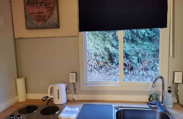 U12 Seaside Serenity: Seal Bay Glamping Retreat(2)