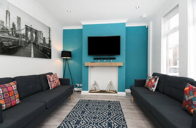 Uber modern 3 bed house close to City centre