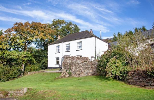 UK45542-The Farm House