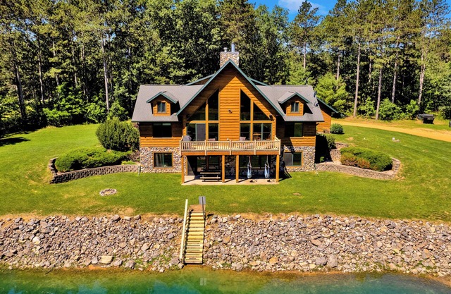 Ultimate All-Season Cabin w/Private Swimming & Fishing Pond at Castle Rock Lake