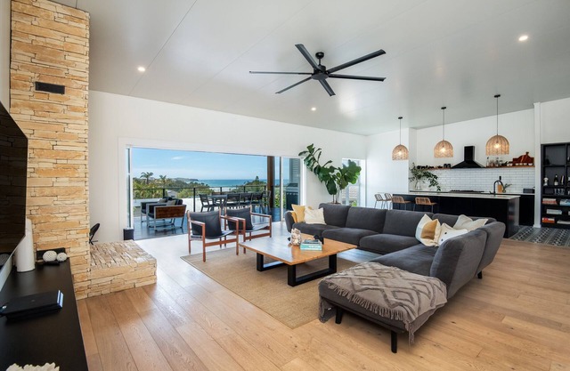 Ultimate Beachside Getaway – Modern Luxury with Emerald Ocean Views 🌊