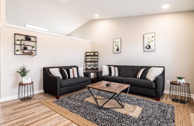 Ultimate Family Escape - 5BR 2.5BA - 2 Living Rooms