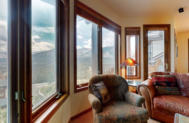 Ultimate Summer Get-A-Way. Unbeatable Views, Private Laundry, Near Trails