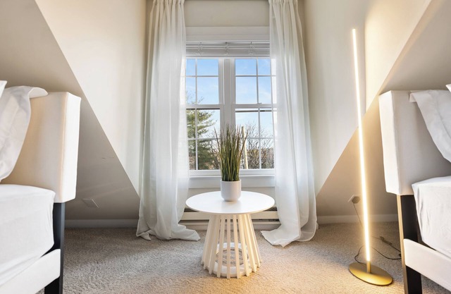 Ultra-Modern Luxe Sleek & Stunning Stay