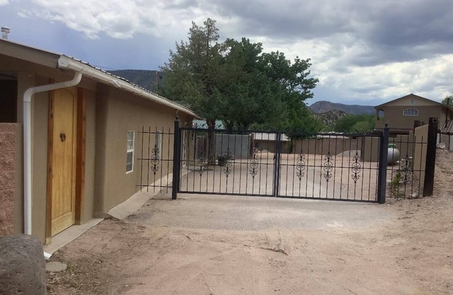 Una Casita Tranquila-Surrounded by Stunning Mountain Views!