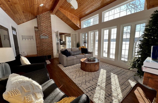 🌳🏡 "Under The Oaks" on Buffalo Lake: Just 30min to WI Dells & 1hr to Madison