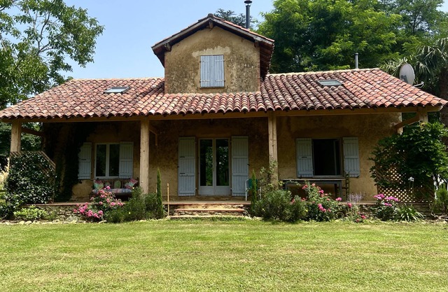 Unique 2 Bed converted Designer’s Pigeonneir