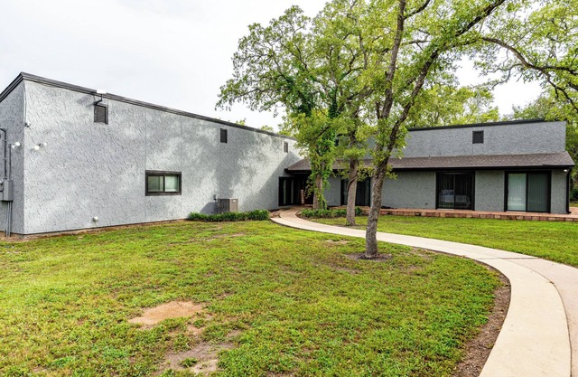 Unique 5-bedroom country home. In the middle of nowhere. close to everything!