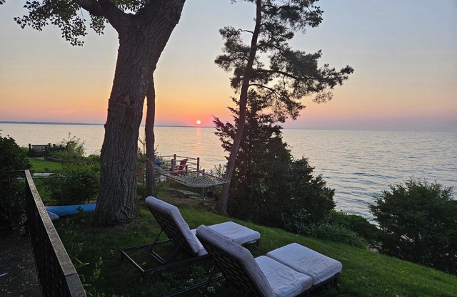 Unique and Cozy Cottage in Sarnia with a private Beach on Lake Huron