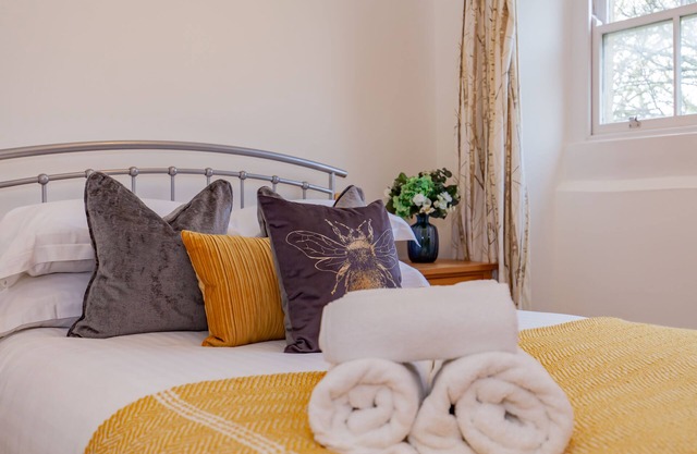 Unique and quirky central apartment with parking