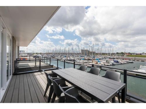 Unique apartment, located on the Oosterschelde and marina of Sint Annaland