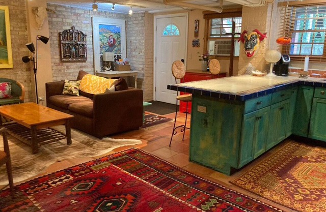 Unique Apt. in Upscale Evanston with Easy Access to Chicago