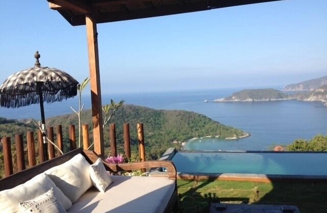 UNIQUE BALINESSE HOUSE ,AMAZING VIEWS OVER THE OCEAN AND ZIHUATANEJO BAY