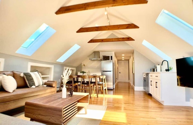Unique Cathedral Ceiling Condo W/D, Parking