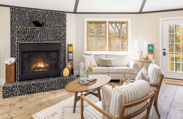 Unique Circle-House: Hot-Tub, Fireplace, Hiking