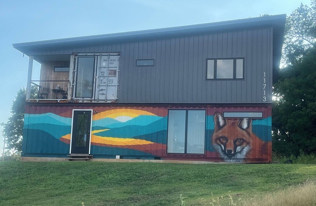 Unique Container Home🏔 MTB 🚲
