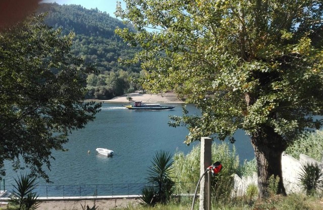 UNIQUE DOURO HOUSE ON RIVERBANK