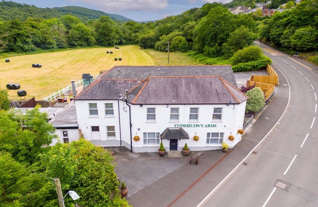 Unique Exclusive Pub Sleeping up to 26 People
