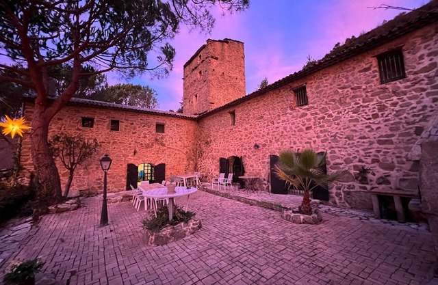 Unique farmhouse for families (15 people max)