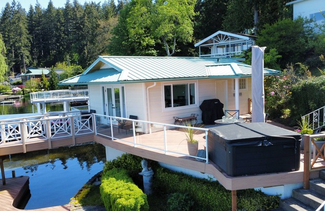 Unique Lake Goodwin Waterfront Cabin with Private Hot Tub and Boat Moorage