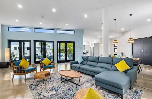 Unique Modern 4BR w/Large Private Pool & Mini Golf