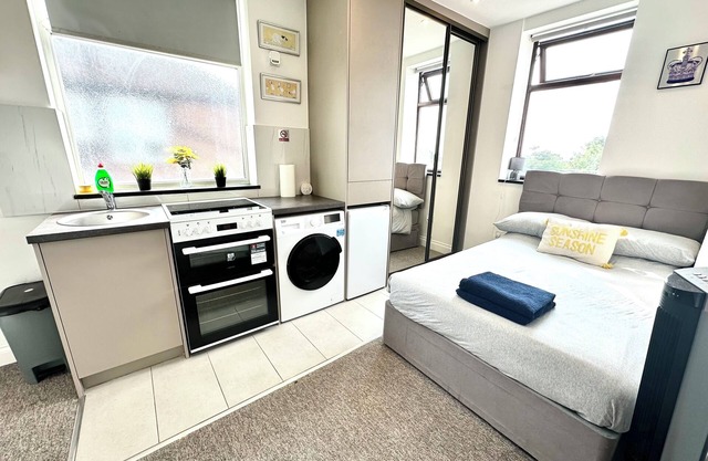 Unique Modern, Private Apartment, 15 Mins To Central London