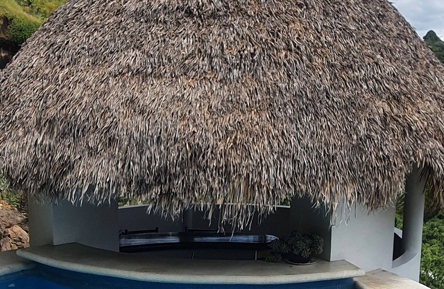 Unique off-grid country house with spectacular views, pet-friendly