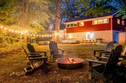 Unique! Retro 1950's wooded retreat near Indiana Dunes National Park