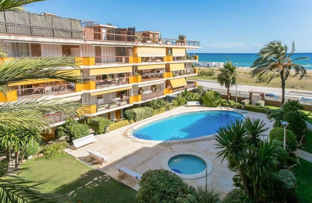 Unique Sea views & Beachfront Apartment