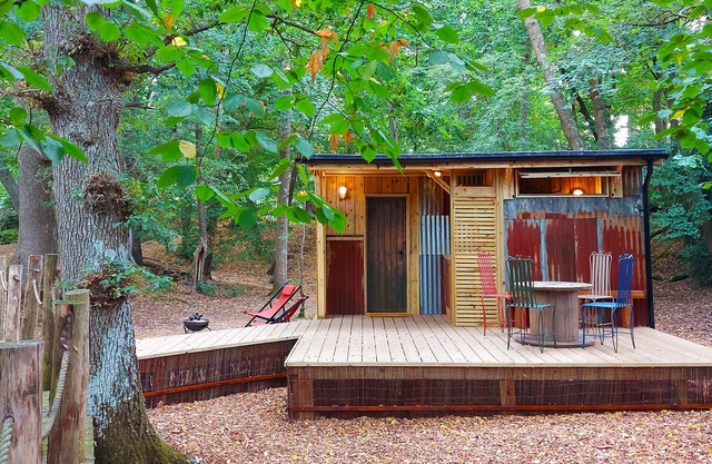Unique 'shack' cabin, BBQ, fire pit, dog-friendly, 1066 Country High Weald AONB