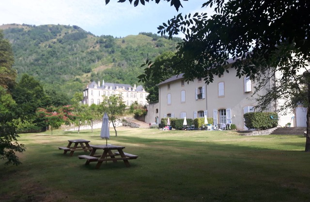 Unique Ski/Mountain Apartment In Grounds Of 18th Century Chateau with new pool