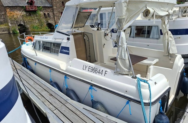 Unique stay on a cozy small boat in the heart of Anjou