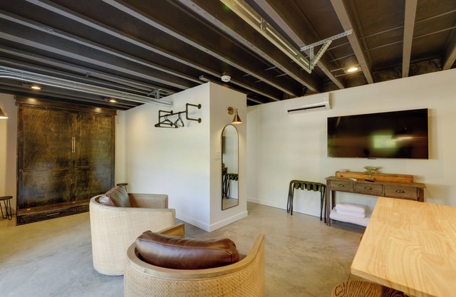 Unique Studio on Obanyon Creek in Dtwn Loveland!