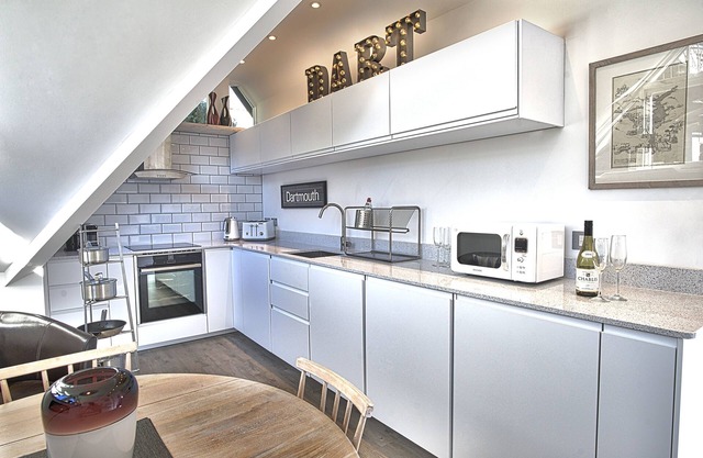 Unique & stylish luxury apartment with fabulous views & parking. Sleeps 4
