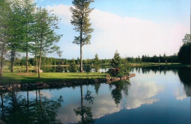 Unique, very private log cabin on private lake.