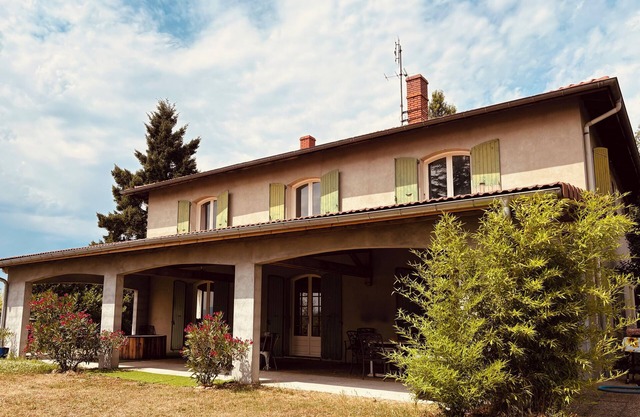Unique villa for family parties, Karaoke, DJ. Music room, Spa, & Swimming pool.