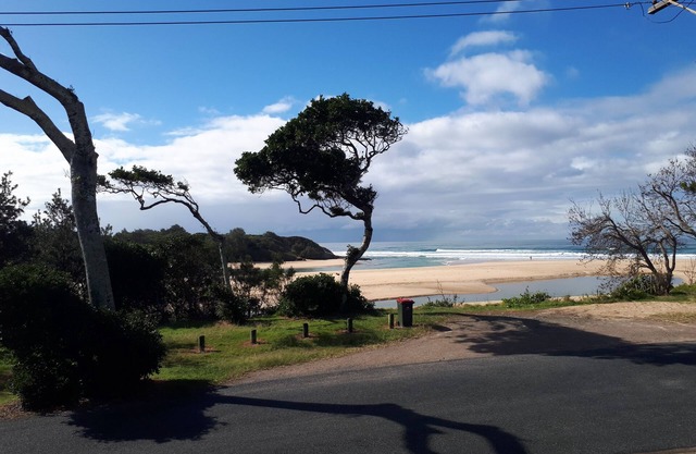 Unit 1 Seascape Apartments - Ground Floor LAKE CATHIE